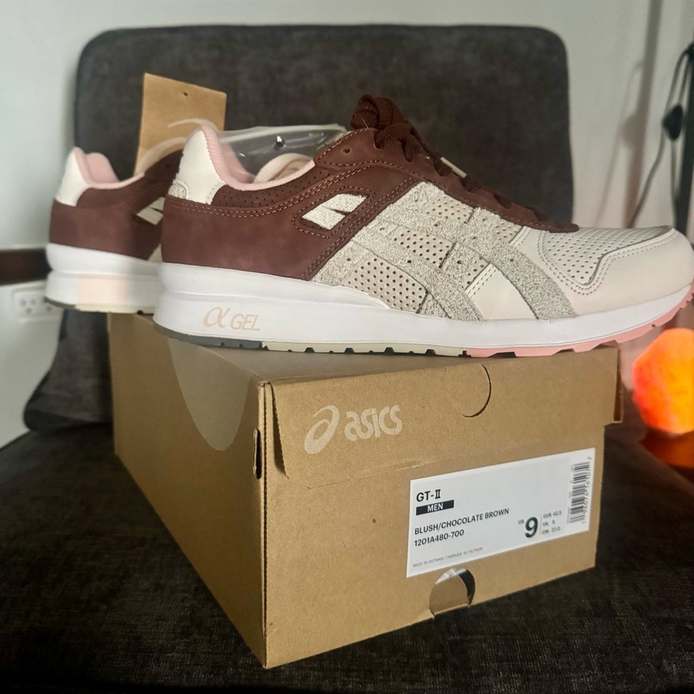 Men’s Asics GT-II Shoes in Blush and Chocolate